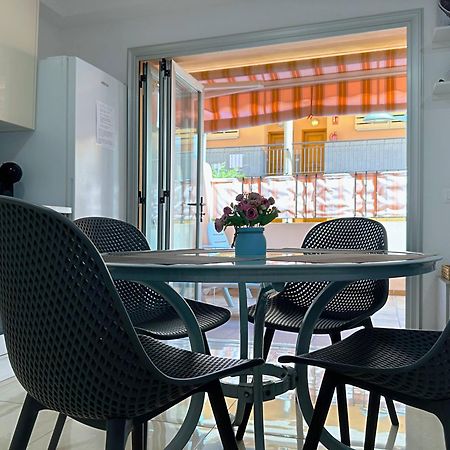 Los Cristianos Piscina Y Terraza Exterior foto